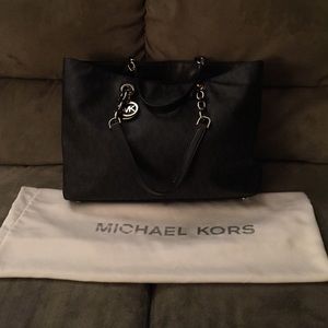 Black Michael Kors Cynthia Tote