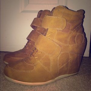 Wedge sneakers