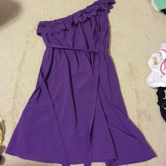 Over the shoulder dress