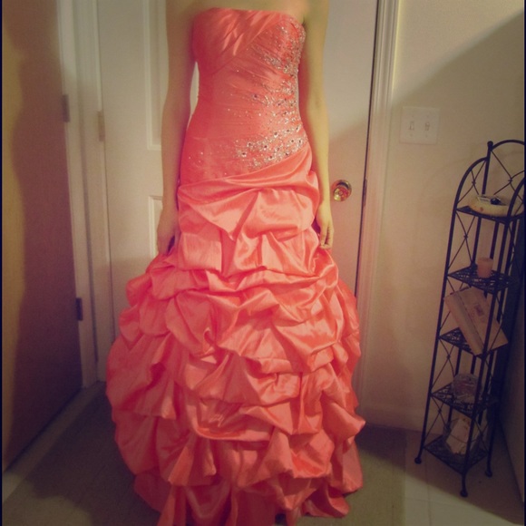 Coral Prom dress size 4 with lace up back!