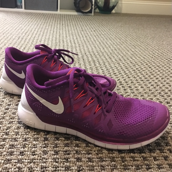 BRAND NEW WORN ONCE - NIKE FREE 5.0