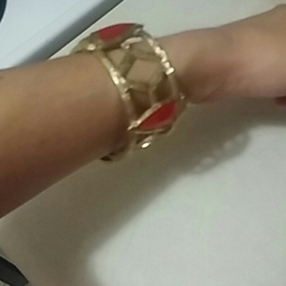 Arrowhead statement bangle - Picture 2 of 3