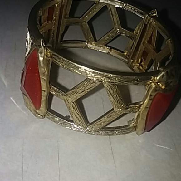Arrowhead statement bangle - Picture 3 of 3
