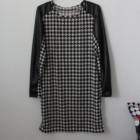 🚫SOLD🚫Long Sleeve Bodycon Dress - Picture 2 of 4