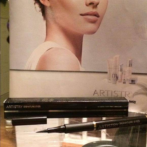 Smudge proof and waterproof liquid eyeliner pen