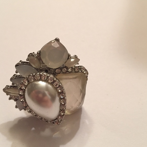 BNWT handmade pearl and crystal statement ring - Picture 4 of 7