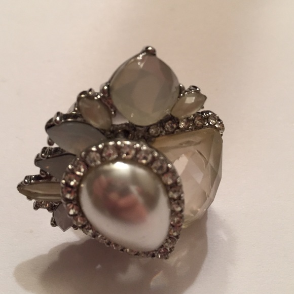 BNWT handmade pearl and crystal statement ring - Picture 6 of 7