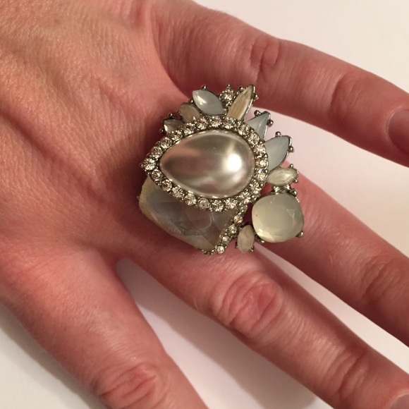 BNWT handmade pearl and crystal statement ring - Picture 7 of 7