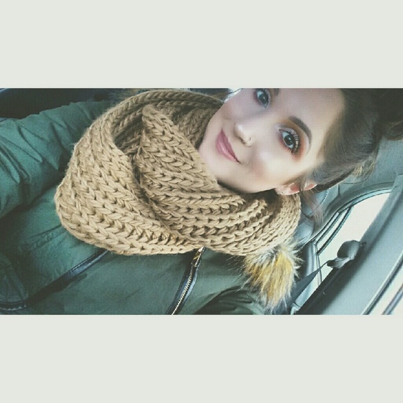 Meet your Posher, Haley - Picture 2 of 3