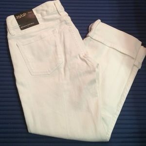BRAND NEW Banana Republic White Capris!!!