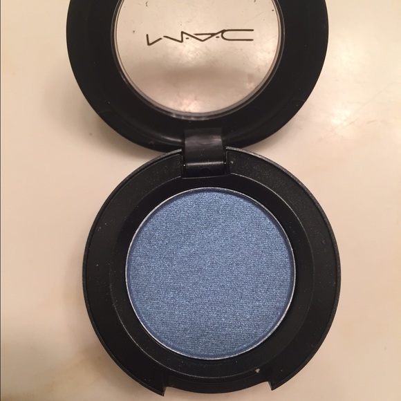 **BUNDLED**Mac eyeshadow "Moon's Reflection". - Picture 2 of 2