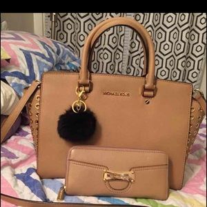 One Day sale!💐Authenthic Michael Kors💐