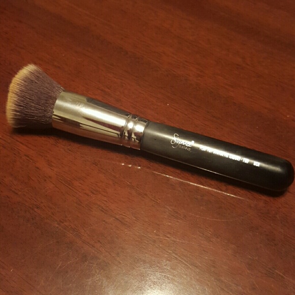 Flat top kabuki Brush