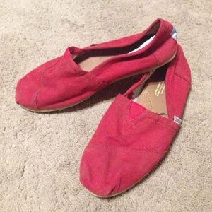 Size 9 women's red TOMS