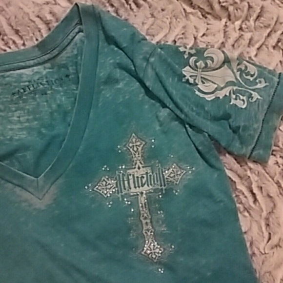 @hopey864 Affliction V-neck
