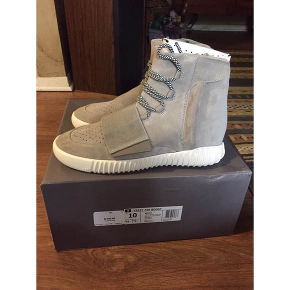 Yeezy Boost 750 Size 10 - Picture 2 of 3