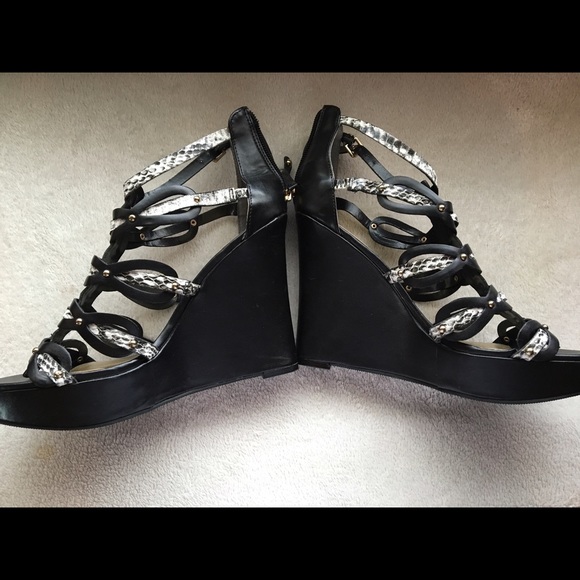 Guess wedges! - Picture 4 of 4