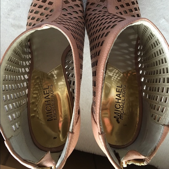 Michael kors sandals! On sale! - Picture 2 of 4