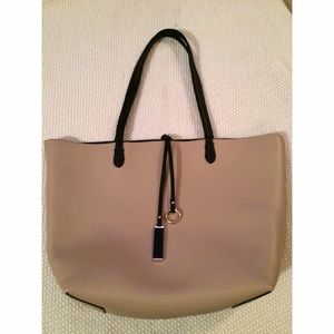 Vegan leather reversible tote! 💕