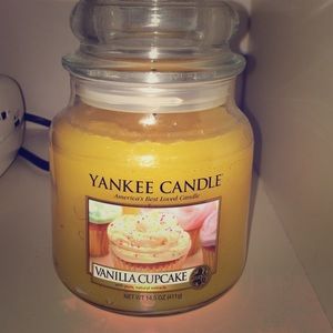 Yankee candle (half size) vanilla cupcake scent