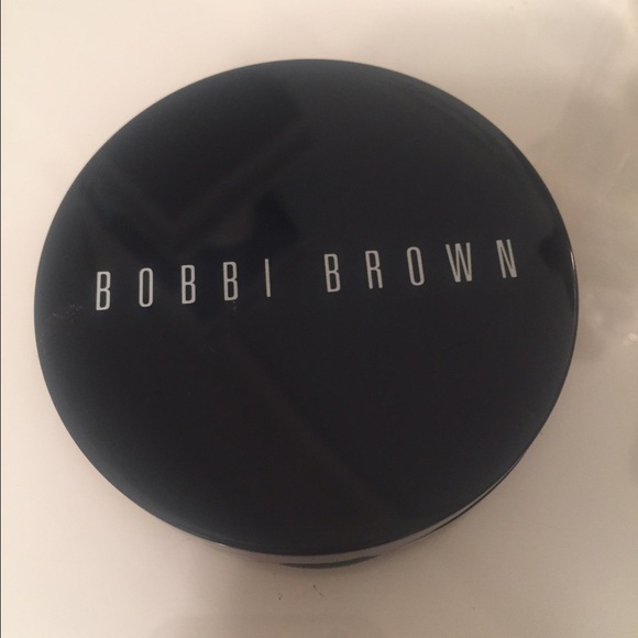 Bobbi Brown bronzer in Dark