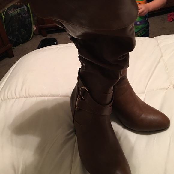 Cute boots! - Picture 4 of 4
