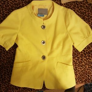 Yellow short sleeve collarless blazer