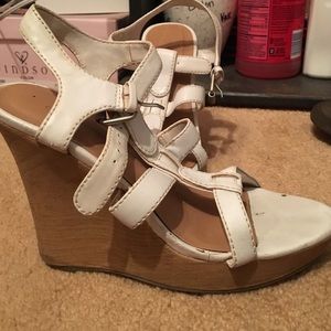 Classified white wedges