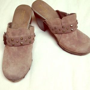 Mossimo like new clogs