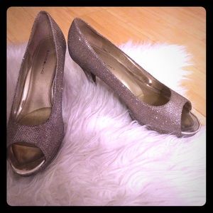 Bandolino silver sparkly pumps