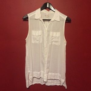 SOLD ‼️ Gap sleeveless blouse