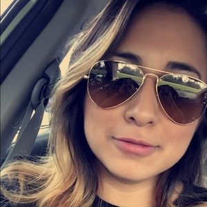 Meet your Posher, Adriana