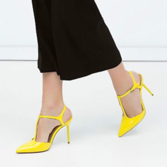 Yellow Mules With Strap - Picture 1 of 3