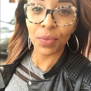 Meet your Posher, Janaa