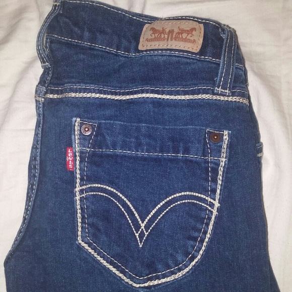 Dark Wash Levi Jeans - Picture 2 of 4