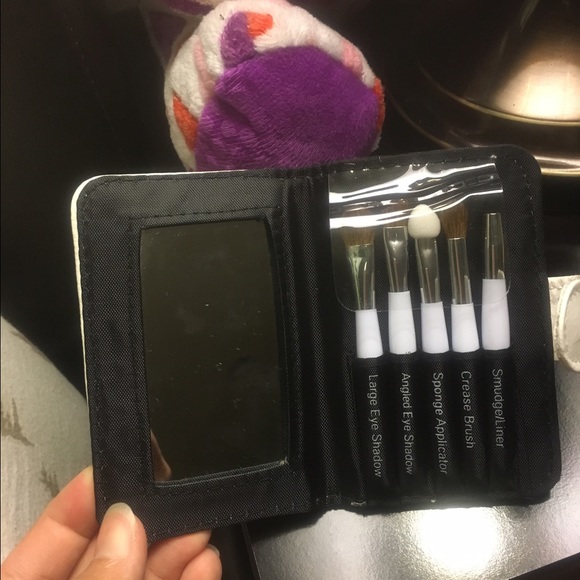 Traveling makeup set
