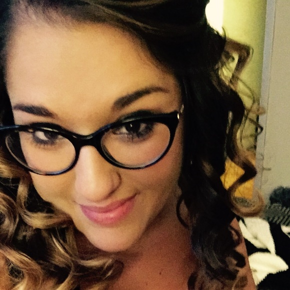 Meet your Posher, Alyssa