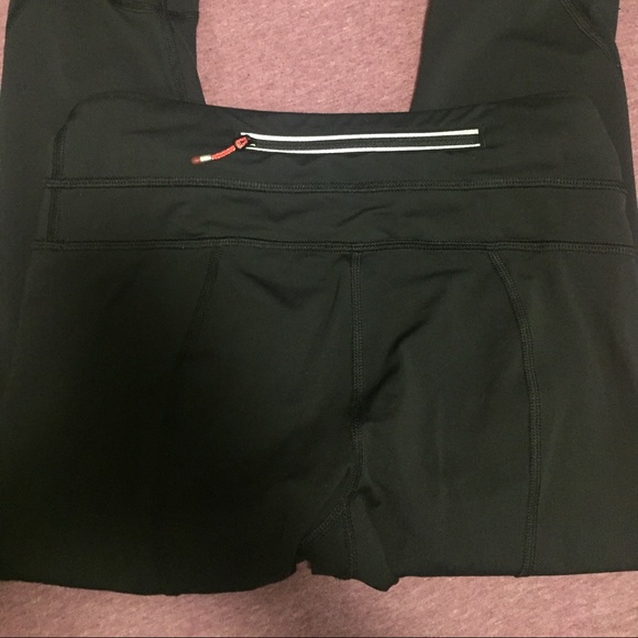 SOLD on Ⓜ️ Lululemon cropped Capri pants