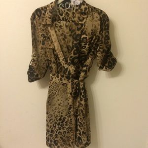Small women's Ark & Co. leopard wrap dress