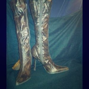 Steve Madden Brown Snake "Hihoo" boots