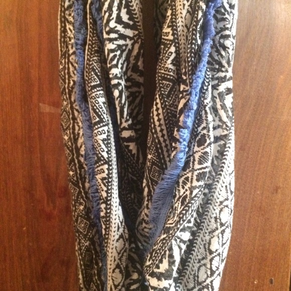 American Eagle Infinity Scarf - Picture 2 of 2