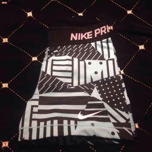 Nike pros - Picture 2 of 4