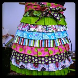 *sold*      Color bomb ruffle half apron