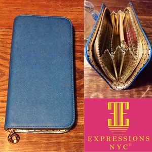 NWOT Expressions NYC Wallet
