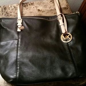 Michael Kors purse w/ matching credit card wallet