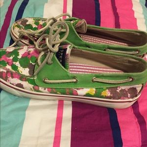 Size 9 sperrys