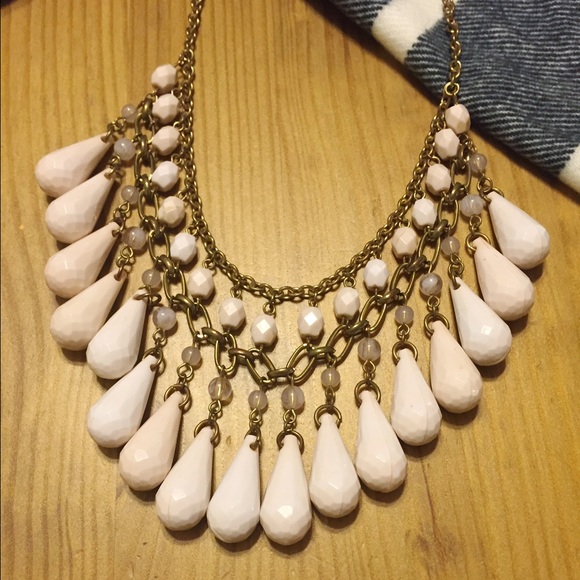 🚩SOLD🚩Pink Statement Necklace - Forever 21 - Picture 2 of 3