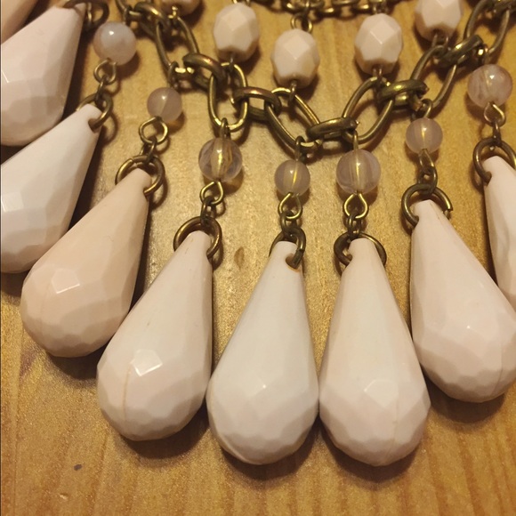 🚩SOLD🚩Pink Statement Necklace - Forever 21 - Picture 3 of 3