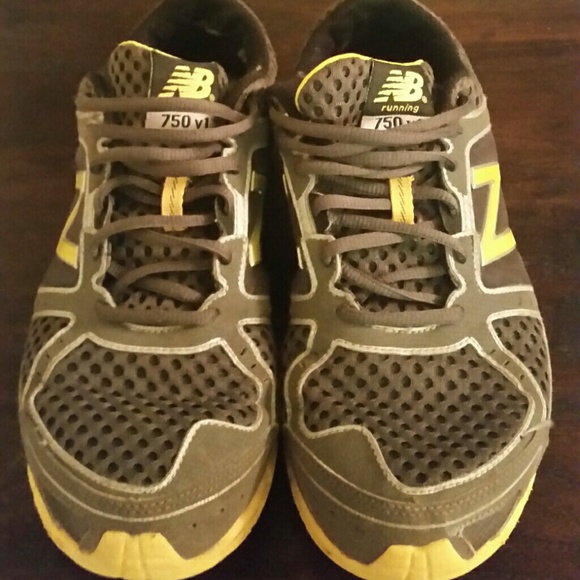 New Balance mens size/7 1/2