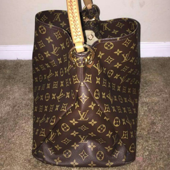 Authentic Louis Vuitton - Picture 2 of 4